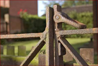 135 Charlton Park/Cox's Meadow former deer-park fence 2008 &copy;David Hanks